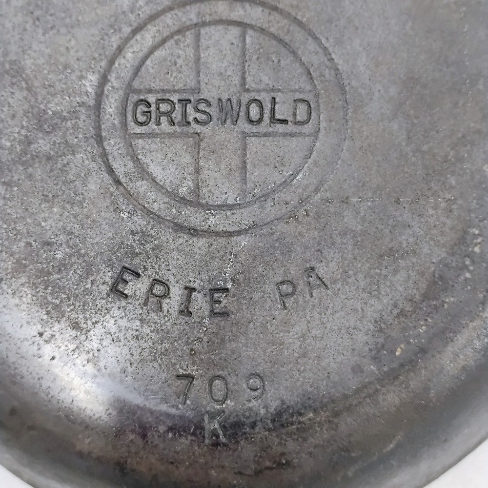 Griswold No 3 Cast Iron Skillet Small Logo Erie PA 709 K Vintage Frying Pan - Picture 3 of 10